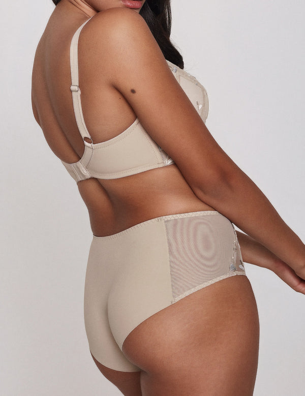 Sweetheart semi-soft bh 70G + string M . beige