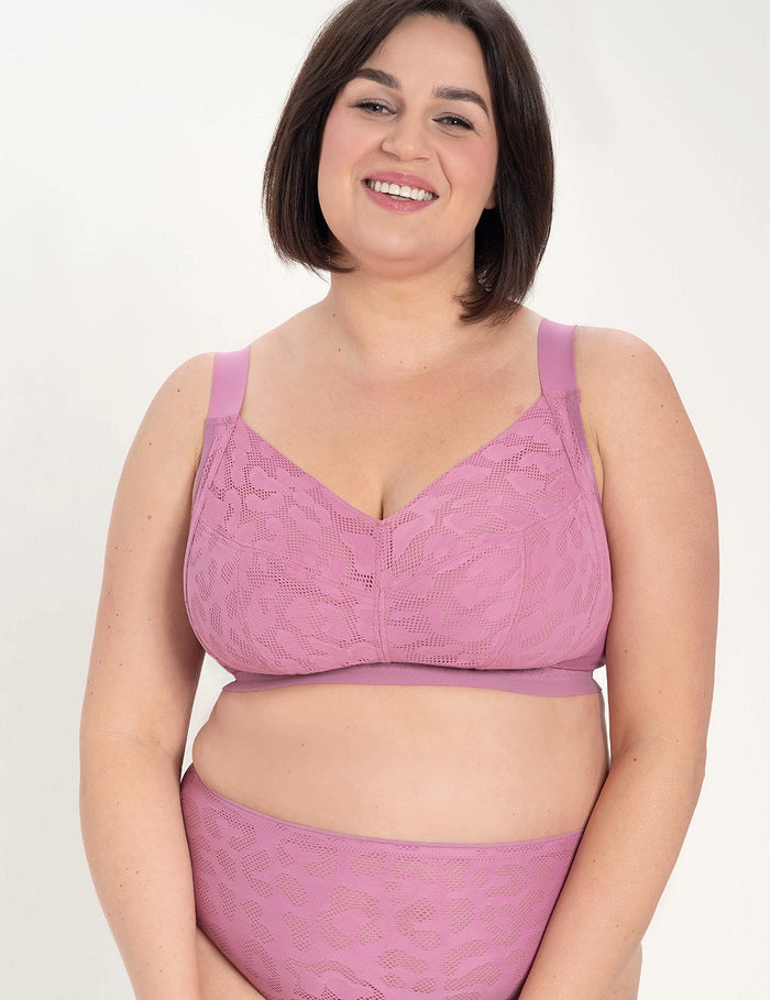 Alex A530 Soft bh

Soft bh, zachte bh, zonder vulling, lichte bh, niet voorgevormde cups, beugel bh, niet gevulde bh, natuurlijk silhouet, zachte ondersteuning, comfortabele pasvorm, luxe lingerie, exclusieve lingerie, Europese merken, online soft bh kopen, kanten bh, grote cupmaten, Beata lingerie, uniek, stijlvol, tijdloos, roze
