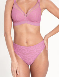 Alex M300 Brazilian slip

Brazilian slip, dames slip, damesondergoed, luxe brazilian slip, comfortabele brazilian slip, fijne pasvorm, elastische slip met luxe afwerking, zachte onderbroek, sexy ondergoed, katoen kruisje, kant details, dames slip met optimale bewegingsvrijheid, brazilian slip voor dames in de maat S, M, L, XL, 2XL, 3XL, online kopen, Beata lingerie, vrouwelijke brazilian slip, Europese merken, exclusieve lingerie, luxe lingerie, uniek, stijlvol, tijdloos, roze
