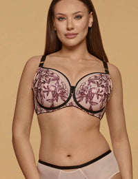 Avril K37 Semi-soft bh

Semi-soft bh, deels voorgevormde cups, online kopen, ondercup licht verstevigd, half verstevigd onderste deel, subtiele ondersteuning, beugel, modellerend effect , mix van comfort en ondersteuning, exclusieve lingerie, luxe lingerie, kanten bh, goede pasvorm, grote cupmaten, Beata lingerie, Europese merken, uniek, stijlvol, tijdloos, roze
