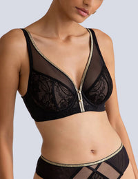 Chiara gold zwart-goud Soft bralette 

Soft bralette, zachte bh, zonder vulling, lichte bh, longline, niet voorgevormde cups, zonder beugel, beugel bh, niet gevulde bh, natuurlijk silhouet, zachte ondersteuning, comfortabele pasvorm, luxe lingerie, exclusieve lingerie, Europese merken, online bralette kopen, kanten bh, grote cupmaten, Beata lingerie, uniek, stijlvol, tijdloos, zwart-goud
