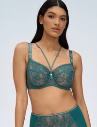 Chaira Big Soft bh

Soft bh, zachte bh, zonder vulling, lichte bh, niet voorgevormde cups, beugel bh, niet gevulde bh, natuurlijk silhouet, zachte ondersteuning, comfortabele pasvorm, luxe lingerie, exclusieve lingerie, Europese merken, online soft bh kopen, kanten bh, grote cupmaten, Beata lingerie, uniek, stijlvol, tijdloos, groen
