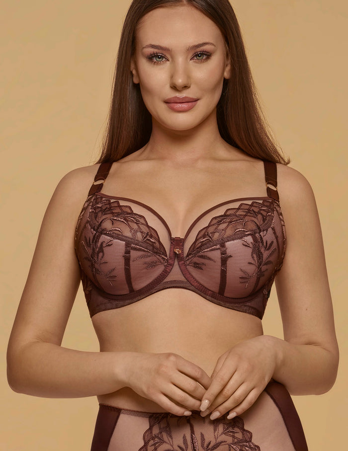 Choco K37 Semi-soft bh

Semi-soft bh, deels voorgevormde cups, online kopen, ondercup licht verstevigd, half verstevigd onderste deel, subtiele ondersteuning, beugel, modellerend effect , mix van comfort en ondersteuning, exclusieve lingerie, luxe lingerie, kanten bh, goede pasvorm, grote cupmaten, Beata lingerie, Europese merken, uniek, stijlvol, tijdloos, bruin
