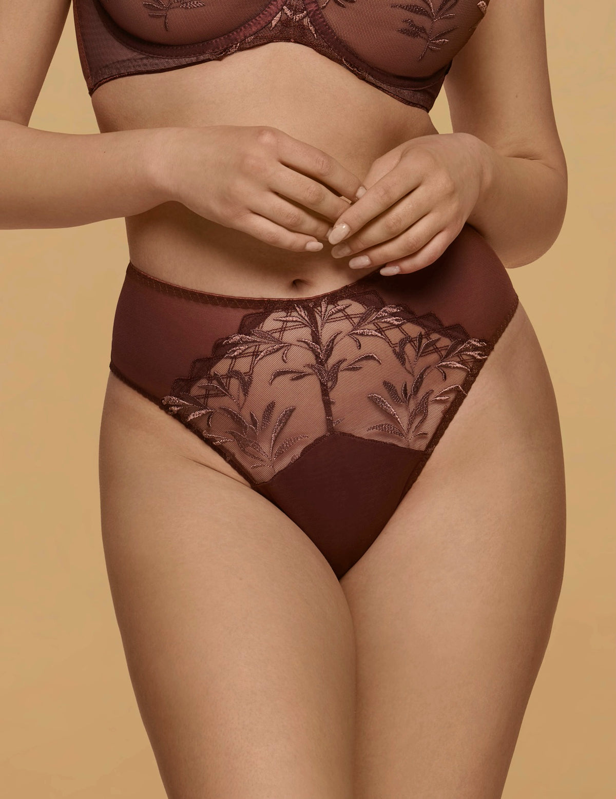 Choco String

String, dames string, damesondergoed, luxe string, comfortabele string, fijne pasvorm, elastische string met luxe afwerking, zachte onderbroek, sexy ondergoed, katoen kruisje, kant details, dames string met optimale bewegingsvrijheid, string voor dames in de maat S, M, L, XL, 2XL, 3XL, online kopen, Beata lingerie, vrouwelijke string, Europese merken, exclusieve lingerie, luxe lingerie, uniek, stijlvol, tijdloos, bruin
