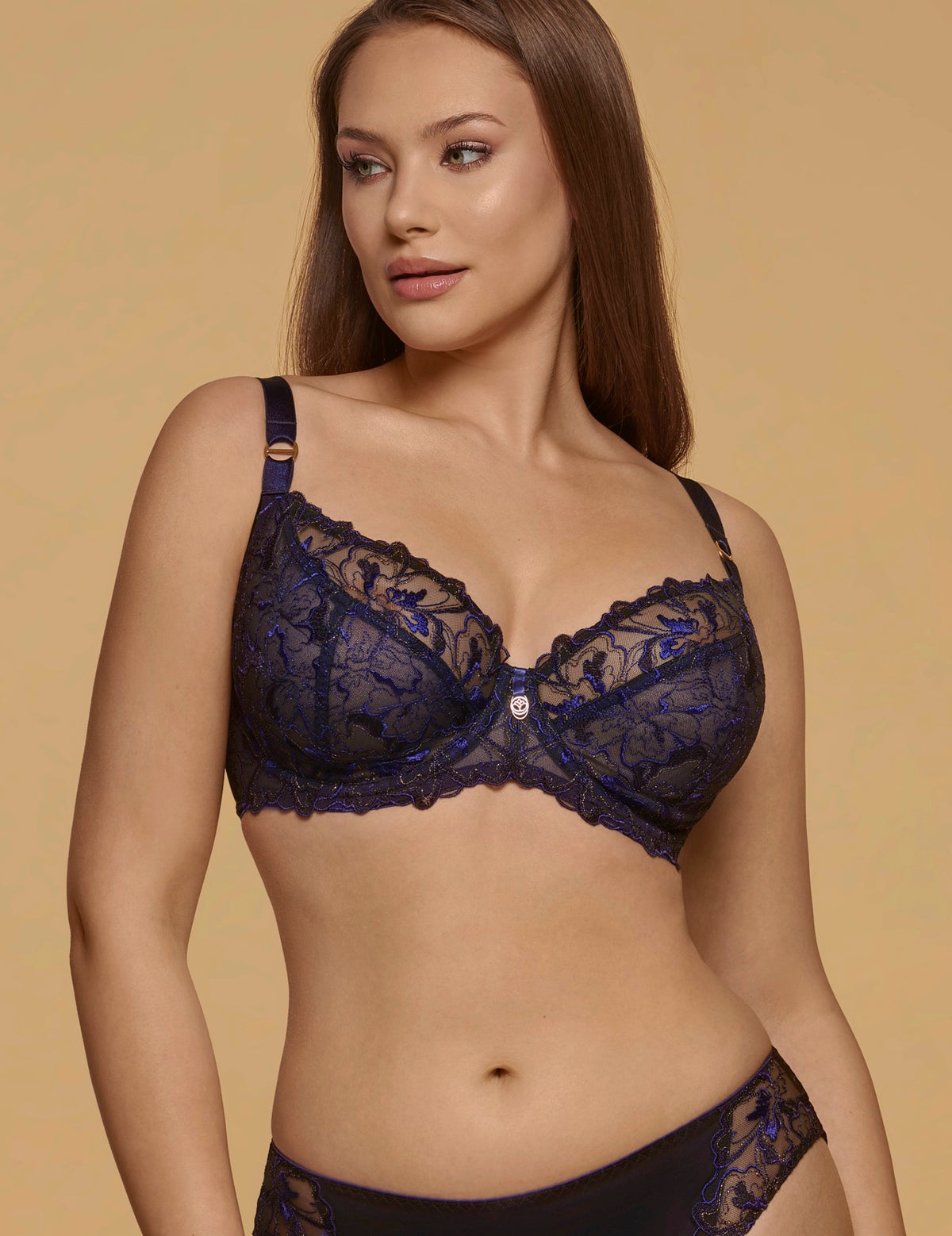 Cobalt blauw K26 Soft bh

Soft bh, zachte bh, zonder vulling, lichte bh, niet voorgevormde cups, beugel bh, niet gevulde bh, natuurlijk silhouet, zachte ondersteuning, comfortabele pasvorm, luxe lingerie, exclusieve lingerie, Europese merken, online soft bh kopen, kanten bh, grote cupmaten, Beata lingerie, uniek, stijlvol, tijdloos, blauw

