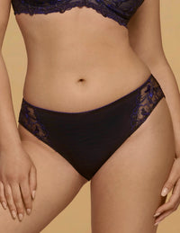 Cobalt blauw Klassieke slip

Klassieke slip, dames slip, damesondergoed, luxe klassieke slip, comfortabele klassieke slip, fijne pasvorm, elastische slip met luxe afwerking, zachte onderbroek, sexy ondergoed, katoen kruisje, kant details, dames slip met optimale bewegingsvrijheid, slip voor dames in de maat S, M, L, XL, 2XL, 3XL, online kopen, Beata lingerie, vrouwelijke slip, Europese merken, exclusieve lingerie, luxe lingerie, uniek, stijlvol, tijdloos
