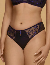 Cobalt blauw String

String, dames string, damesondergoed, luxe string, comfortabele string, fijne pasvorm, elastische string met luxe afwerking, zachte onderbroek, sexy ondergoed, katoen kruisje, kant details, dames string met optimale bewegingsvrijheid, string voor dames in de maat S, M, L, XL, 2XL, 3XL, online kopen, Beata lingerie, vrouwelijke string, Europese merken, exclusieve lingerie, luxe lingerie, uniek, stijlvol, tijdloos, blauw
