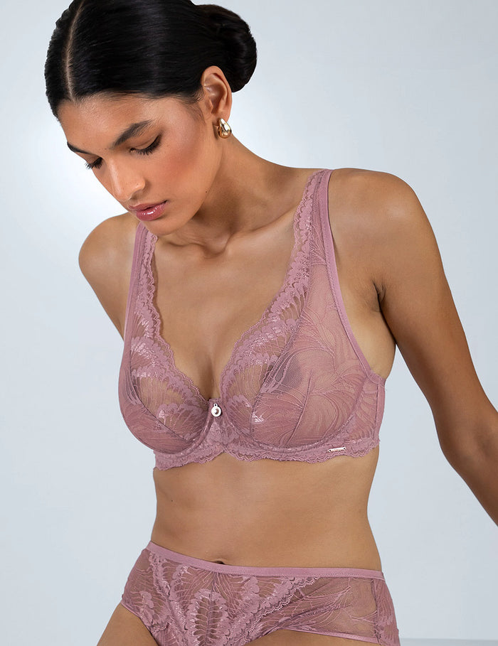 Essenza roze Soft bralette 

Soft bralette, zachte bh, zonder vulling, lichte bh, longline, niet voorgevormde cups, zonder beugel, beugel bh, niet gevulde bh, natuurlijk silhouet, zachte ondersteuning, comfortabele pasvorm, luxe lingerie, exclusieve lingerie, Europese merken, online bralette kopen, kanten bh, grote cupmaten, Beata lingerie, uniek, stijlvol, tijdloos, roze
