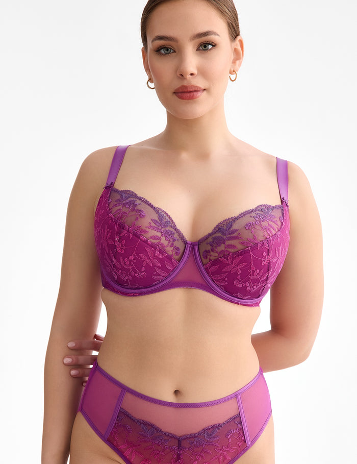 Fiora B150 Semi-soft bh

Semi-soft bh, deels voorgevormde cups, online kopen, ondercup licht verstevigd, half verstevigd onderste deel, subtiele ondersteuning, beugel, modellerend effect , mix van comfort en ondersteuning, exclusieve lingerie, luxe lingerie, kanten bh, goede pasvorm, grote cupmaten, Beata lingerie, Europese merken, uniek, stijlvol, tijdloos, fuchsia
