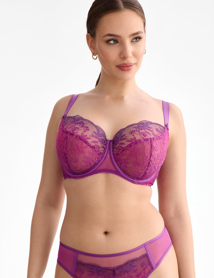 Fiora B171 Soft bh

Soft bh, zachte bh, zonder vulling, lichte bh, niet voorgevormde cups, beugel bh, niet gevulde bh, natuurlijk silhouet, zachte ondersteuning, comfortabele pasvorm, luxe lingerie, exclusieve lingerie, Europese merken, online soft bh kopen, kanten bh, grote cupmaten, Beata lingerie, uniek, stijlvol, tijdloos, fuchsia
