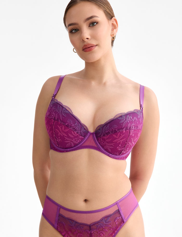 Fiora B214 Push-up bh

Push-up bh, bh met opvulling, voller decolleté, bh met push-up pads, online push-up bh kopen, push-up bh met geïntegreerde kussentjes, sexy bh die decolleté accentueert, push-up bh voor kleine en middelgrote borsten, bh die de buste lift en centreert, verleidelijke look, volume gevend met diepe uitsnijding, comfortabel push-up bh, exclusieve lingerie, luxe lingerie, exclusieve push-up bh met beugel, Beata lingerie, Europese merken, uniek, stijlvol, tijdloos, fuchsia
