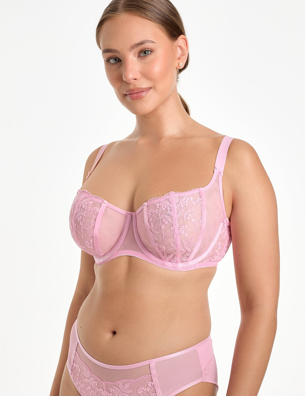 Fiora B136 Soft balconette
Soft balconette, zachte cups, soft balconette online verkopen, afneembare bandjes, strapless,lichte beugel bh, cups voor natuurlijke vorm, cups zonder vulling, elegante bh kopen, sexy soft balconette met beugel, kanten balconette, subtiele decolleté, Beata lingerie, exclusieve lingerie, luxe lingerie, Europese merken, luchtige bh, comfortabel, grote cupmaten, stijlvol, uniek, tijdloos, roze

