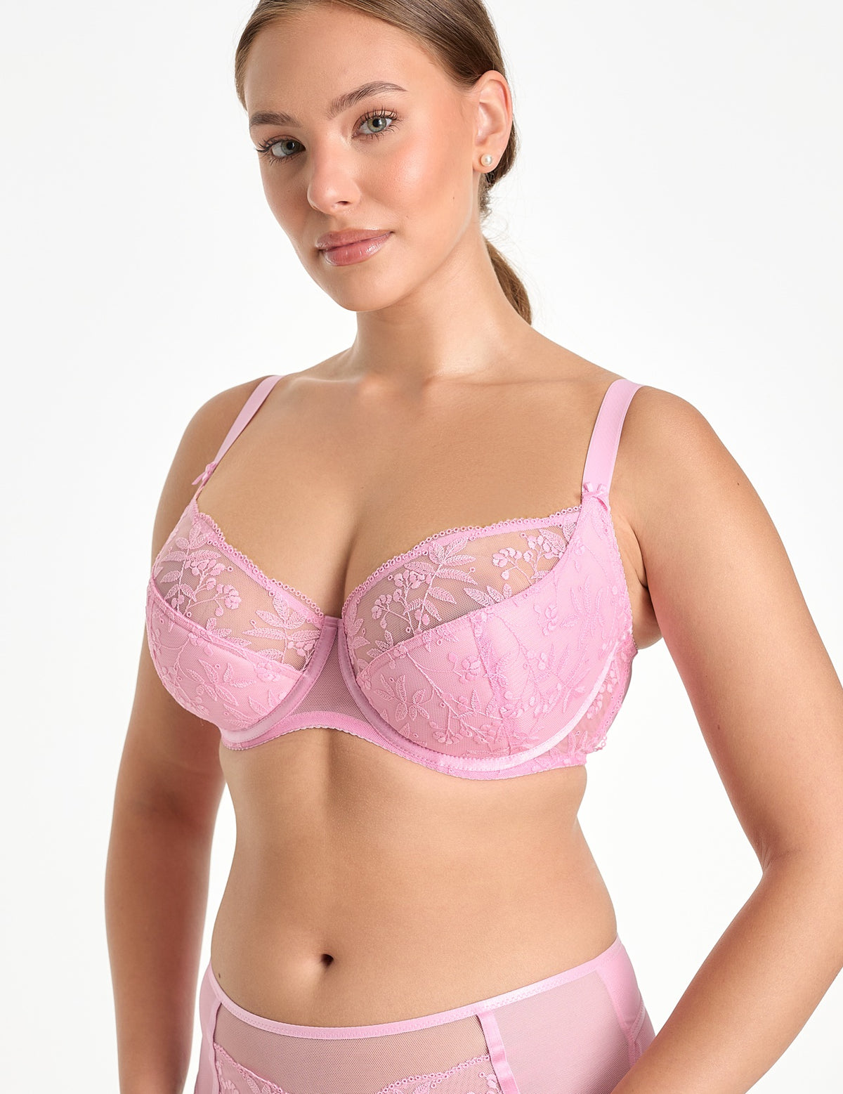 Fiora B150 Semi-soft bh
Semi-soft bh, deels voorgevormde cups, online kopen, ondercup licht verstevigd, half verstevigd onderste deel, subtiele ondersteuning, beugel, modellerend effect , mix van comfort en ondersteuning, exclusieve lingerie, luxe lingerie, kanten bh, goede pasvorm, grote cupmaten, Beata lingerie, Europese merken, uniek, stijlvol, tijdloos, roze
