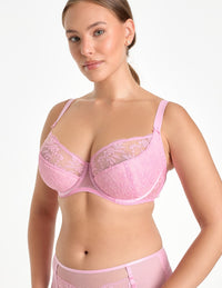 Fiora B150 Semi-soft bh
Semi-soft bh, deels voorgevormde cups, online kopen, ondercup licht verstevigd, half verstevigd onderste deel, subtiele ondersteuning, beugel, modellerend effect , mix van comfort en ondersteuning, exclusieve lingerie, luxe lingerie, kanten bh, goede pasvorm, grote cupmaten, Beata lingerie, Europese merken, uniek, stijlvol, tijdloos, roze
