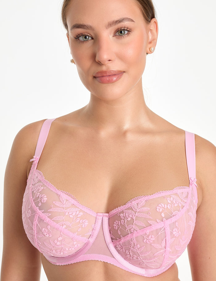 Fiora B161 Soft bh
Soft bh, zachte bh, zonder vulling, lichte bh, niet voorgevormde cups, beugel bh, niet gevulde bh, natuurlijk silhouet, zachte ondersteuning, comfortabele pasvorm, luxe lingerie, exclusieve lingerie, Europese merken, online soft bh kopen, kanten bh, grote cupmaten, Beata lingerie, uniek, stijlvol, tijdloos, roze
