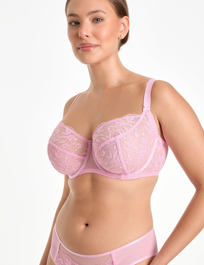 Fiora B171 Soft bh
Soft bh, zachte bh, zonder vulling, lichte bh, niet voorgevormde cups, beugel bh, niet gevulde bh, natuurlijk silhouet, zachte ondersteuning, comfortabele pasvorm, luxe lingerie, exclusieve lingerie, Europese merken, online soft bh kopen, kanten bh, grote cupmaten, Beata lingerie, uniek, stijlvol, tijdloos, roze

