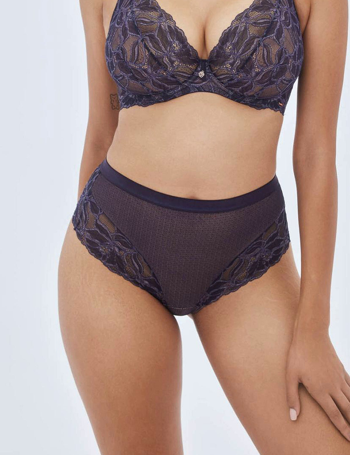 Glow Push-up bh 90B + hoge string maat 44