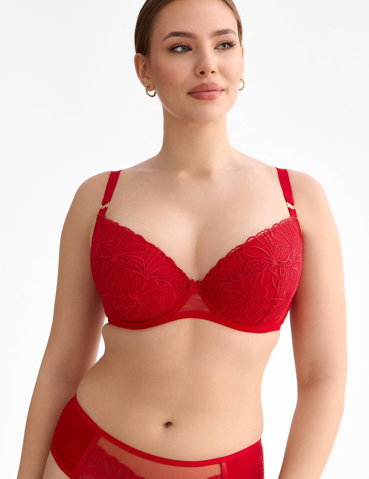 Harper rood B214 Push-up bh

Push-up bh, bh met opvulling, voller decolleté, bh met push-up pads, online push-up bh kopen, push-up bh met geïntegreerde kussentjes, sexy bh die decolleté accentueert, push-up bh voor kleine en middelgrote borsten, bh die de buste lift en centreert, verleidelijke look, volume gevend met diepe uitsnijding, comfortabel push-up bh, exclusieve lingerie, luxe lingerie, exclusieve push-up bh met beugel, Beata lingerie, Europese merken, uniek, stijlvol, tijdloos, rood
