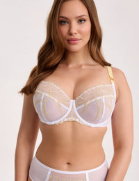 Jovita wit B104 Soft bh

Soft bh, zachte bh, zonder vulling, lichte bh, niet voorgevormde cups, beugel bh, niet gevulde bh, natuurlijk silhouet, zachte ondersteuning, comfortabele pasvorm, luxe lingerie, exclusieve lingerie, Europese merken, online soft bh kopen, kanten bh, grote cupmaten, Beata lingerie, uniek, stijlvol, tijdloos, wit
