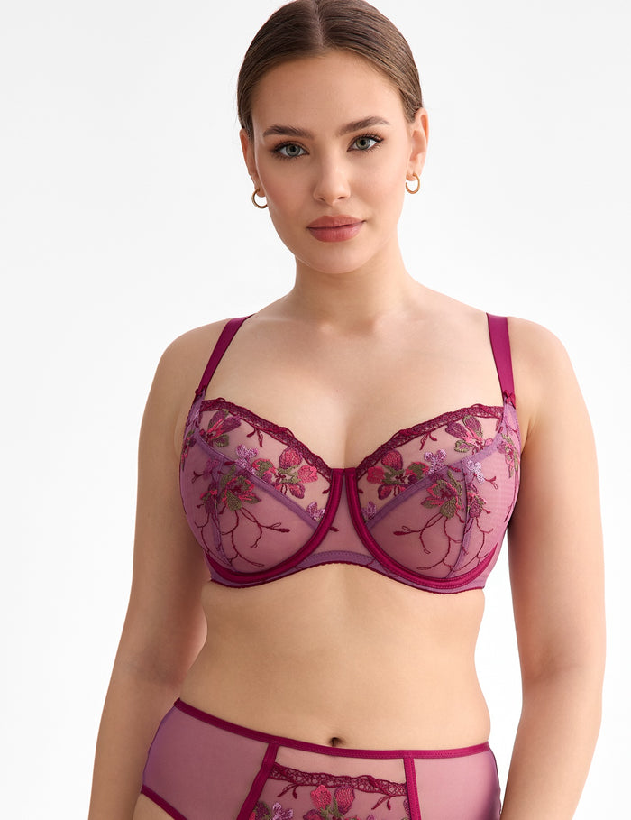 Karmela B161 Soft bh

Soft bh, zachte bh, zonder vulling, lichte bh, niet voorgevormde cups, beugel bh, niet gevulde bh, natuurlijk silhouet, zachte ondersteuning, comfortabele pasvorm, luxe lingerie, exclusieve lingerie, Europese merken, online soft bh kopen, kanten bh, grote cupmaten, Beata lingerie, uniek, stijlvol, tijdloos, paars
