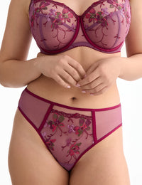 Karmela C511  Tanga slip

Tanga slip, dames tanga slip, damesondergoed, luxe tanga slip, comfortabele tanga slip, fijne pasvorm, elastische tanga slip met luxe afwerking, zachte onderbroek, sexy ondergoed, katoen kruisje, kant details, dames slip met optimale bewegingsvrijheid, slip voor dames in de maat S, M, L, XL, 2XL, 3XL, online kopen, Beata lingerie, vrouwelijke tanga slip, Europese merken, exclusieve lingerie, luxe lingerie, uniek, stijlvol, tijdloos, paars
