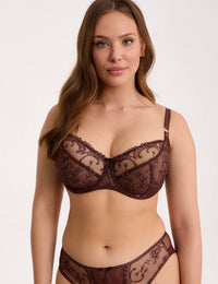 Kira B161 Soft bh

Soft bh, zachte bh, zonder vulling, lichte bh, niet voorgevormde cups, beugel bh, niet gevulde bh, natuurlijk silhouet, zachte ondersteuning, comfortabele pasvorm, luxe lingerie, exclusieve lingerie, Europese merken, online soft bh kopen, kanten bh, grote cupmaten, Beata lingerie, uniek, stijlvol, tijdloos, bruin

