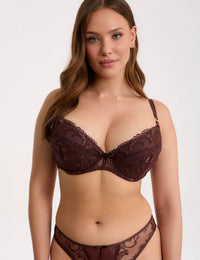 Kira B214 Push-up bh

Push-up bh, bh met opvulling, voller decolleté, bh met push-up pads, online push-up bh kopen, push-up bh met geïntegreerde kussentjes, sexy bh die decolleté accentueert, push-up bh voor kleine en middelgrote borsten, bh die de buste lift en centreert, verleidelijke look, volume gevend met diepe uitsnijding, comfortabel push-up bh, exclusieve lingerie, luxe lingerie, exclusieve push-up bh met beugel, Beata lingerie, Europese merken, uniek, stijlvol, tijdloos, bruin
