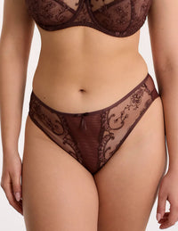 Kira bruin Slip

Slip, dames slip, damesondergoed, luxe slip, comfortabele slip, fijne pasvorm, elastische slip met luxe afwerking, zachte onderbroek, sexy ondergoed, katoen kruisje, kant details, dames slip met optimale bewegingsvrijheid, slip voor dames in de maat S, M, L, XL, 2XL, 3XL, online kopen, Beata lingerie, vrouwelijke slip, Europese merken, exclusieve lingerie, luxe lingerie, uniek, stijlvol, tijdloos, bruin
