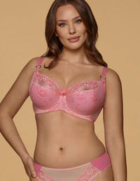 Semi-soft bh K24
Semi-soft bh, deels voorgevormde cups, online kopen, ondercup licht verstevigd, half verstevigd onderste deel, subtiele ondersteuning, beugel, modellerend effect , mix van comfort en ondersteuning, exclusieve lingerie, luxe lingerie, kanten bh, goede pasvorm, grote cupmaten, Beata lingerie, Europese merken, uniek, stijlvol, tijdloos, roze
