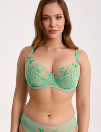 Milagros groen B161 full cub bh

Soft bh, full cub bh, zachte bh, zonder vulling, lichte bh, niet voorgevormde cups, beugel bh, niet gevulde bh, natuurlijk silhouet, zachte ondersteuning, comfortabele pasvorm, luxe lingerie, exclusieve lingerie, Europese merken, online soft bh kopen, kanten bh, grote cupmaten, Beata lingerie, uniek, stijlvol, tijdloos, groen
