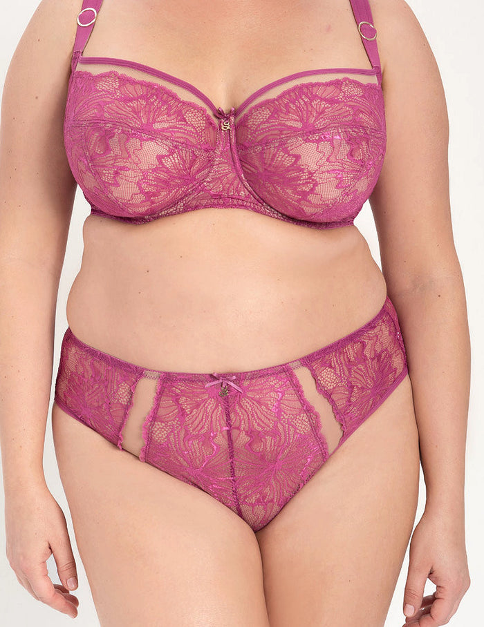 Mila B400 Klassieke slip

Klassieke slip, dames slip, damesondergoed, luxe klassieke slip, comfortabele klassieke slip, fijne pasvorm, elastische slip met luxe afwerking, zachte onderbroek, sexy ondergoed, katoen kruisje, kant details, dames slip met optimale bewegingsvrijheid, slip voor dames in de maat S, M, L, XL, 2XL, 3XL, online kopen, Beata lingerie, vrouwelijke slip, Europese merken, exclusieve lingerie, luxe lingerie, uniek, stijlvol, tijdloos, roze
