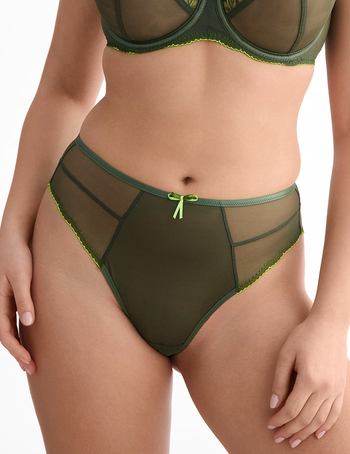 Olivia C511 Tanga slip

Tanga slip, dames tanga slip, damesondergoed, luxe tanga slip, comfortabele tanga slip, fijne pasvorm, elastische tanga slip met luxe afwerking, zachte onderbroek, sexy ondergoed, katoen kruisje, kant details, dames slip met optimale bewegingsvrijheid, slip voor dames in de maat S, M, L, XL, 2XL, 3XL, online kopen, Beata lingerie, vrouwelijke tanga slip, Europese merken, exclusieve lingerie, luxe lingerie, uniek, stijlvol, tijdloos, groen
