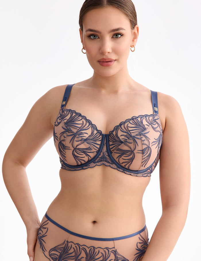 Palmer B161 Soft bh

Soft bh, zachte bh, zonder vulling, lichte bh, niet voorgevormde cups, beugel bh, niet gevulde bh, natuurlijk silhouet, zachte ondersteuning, comfortabele pasvorm, luxe lingerie, exclusieve lingerie, Europese merken, online soft bh kopen, kanten bh, grote cupmaten, Beata lingerie, uniek, stijlvol, tijdloos, blauw
