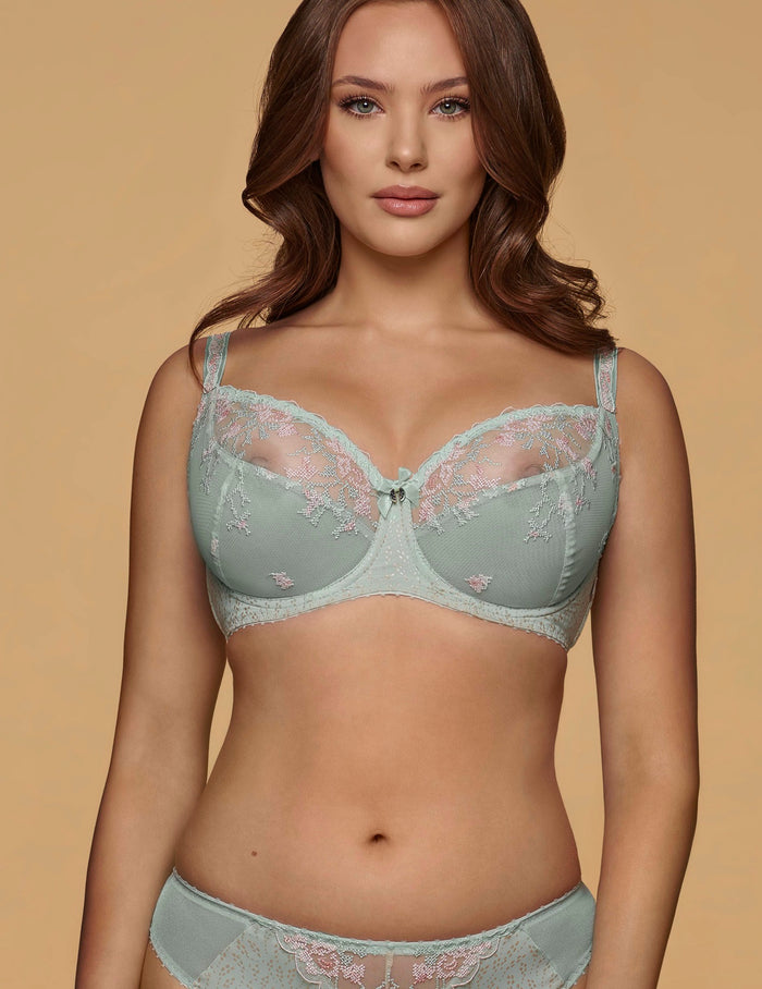 Pistacia K26 Soft bh
Soft bh, zachte bh, zonder vulling, lichte bh, niet voorgevormde cups, beugel bh, niet gevulde bh, natuurlijk silhouet, zachte ondersteuning, comfortabele pasvorm, luxe lingerie, exclusieve lingerie, Europese merken, online soft bh kopen, kanten bh, grote cupmaten, Beata lingerie, uniek, stijlvol, tijdloos, groen
