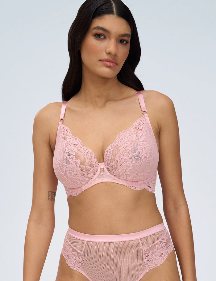 Powder whisper roze Soft bh

Soft bh, zachte bh, zonder vulling, lichte bh, niet voorgevormde cups, beugel bh, niet gevulde bh, natuurlijk silhouet, zachte ondersteuning, comfortabele pasvorm, luxe lingerie, exclusieve lingerie, Europese merken, online soft bh kopen, kanten bh, grote cupmaten, Beata lingerie, uniek, stijlvol, tijdloos, roze

