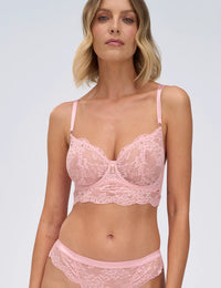 Powder whisper roze Soft longline bh

Soft bh, soft longline, zachte bh, zonder vulling, lichte bh, niet voorgevormde cups, beugel bh, niet gevulde bh, natuurlijk silhouet, zachte ondersteuning, comfortabele pasvorm, luxe lingerie, exclusieve lingerie, Europese merken, online soft bh kopen, kanten bh, grote cupmaten, Beata lingerie, uniek, stijlvol, tijdloos, roze
