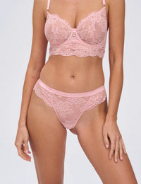 Powder whisper roze String

String, dames string, damesondergoed, luxe string, comfortabele string, fijne pasvorm, elastische string met luxe afwerking, zachte onderbroek, sexy ondergoed, katoen kruisje, kant details, dames string met optimale bewegingsvrijheid, string voor dames in de maat S, M, L, XL, 2XL, 3XL, online kopen, Beata lingerie, vrouwelijke string, Europese merken, exclusieve lingerie, luxe lingerie, uniek, stijlvol, tijdloos, roze

