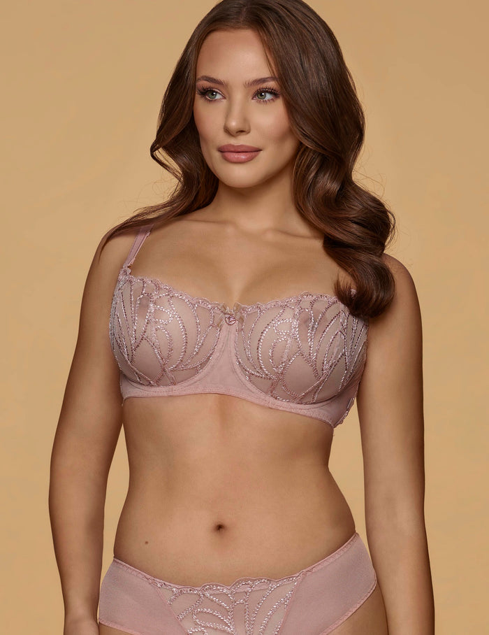 Quinn Soft balconette K23
Soft balconette, zachte cups, soft balconette online verkopen, afneembare bandjes, strapless,lichte beugel bh, cups voor natuurlijke vorm, cups zonder vulling, elegante bh kopen, sexy soft balconette met beugel, kanten balconette, subtiele decolleté, Beata lingerie, exclusieve lingerie, luxe lingerie, Europese merken, luchtige bh, comfortabel, grote cupmaten, stijlvol, uniek, tijdloos, roze
