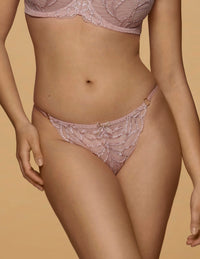 Quinn String
String, dames string, damesondergoed, luxe string, comfortabele string, fijne pasvorm, elastische string met luxe afwerking, zachte onderbroek, sexy ondergoed, katoen kruisje, kant details, dames string met optimale bewegingsvrijheid, string voor dames in de maat S, M, L, XL, 2XL, 3XL, online kopen, Beata lingerie, vrouwelijke string, Europese merken, exclusieve lingerie, luxe lingerie, uniek, stijlvol, tijdloos, roze

