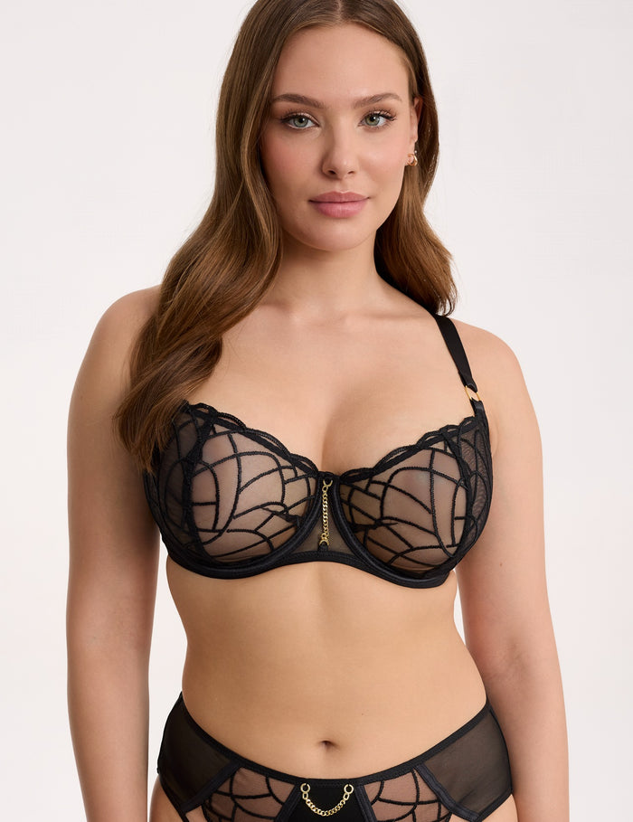 Regina zwart B139 Soft balconette

Soft balconette, zachte cups, soft balconette online verkopen, afneembare bandjes, strapless,lichte beugel bh, cups voor natuurlijke vorm, cups zonder vulling, elegante bh kopen, sexy soft balconette met beugel, kanten balconette, subtiele decolleté, Beata lingerie, exclusieve lingerie, luxe lingerie, Europese merken, luchtige bh, comfortabel, grote cupmaten, stijlvol, uniek, tijdloos, zwart
