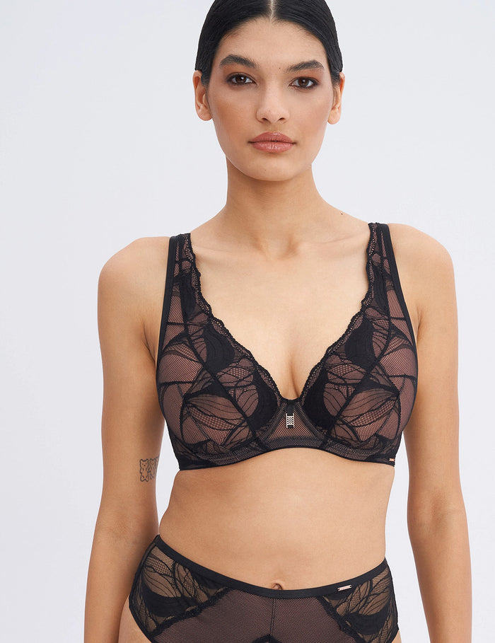 Rich enough zwart Big Soft bralette 

Soft bralette, zachte bh, zonder vulling, lichte bh, longline, niet voorgevormde cups, zonder beugel, beugel bh, niet gevulde bh, natuurlijk silhouet, zachte ondersteuning, comfortabele pasvorm, luxe lingerie, exclusieve lingerie, Europese merken, online bralette kopen, kanten bh, grote cupmaten, Beata lingerie, uniek, stijlvol, tijdloos, zwart
