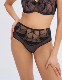 Rich enough zwart hoge slip

Hoge slip, hoge tailleslip, grote maten, corrigerende slip, dames slip, damesondergoed, fijne pasvorm, katoen kruisje, kant details, online kopen, vrouwelijke slip, Europese merken, elastische slip met luxe afwerking, zachte ondersteuning, elegante afwerking, Beata lingerie, luxe lingerie online, uniek, stijlvol, tijdloos, zwart
