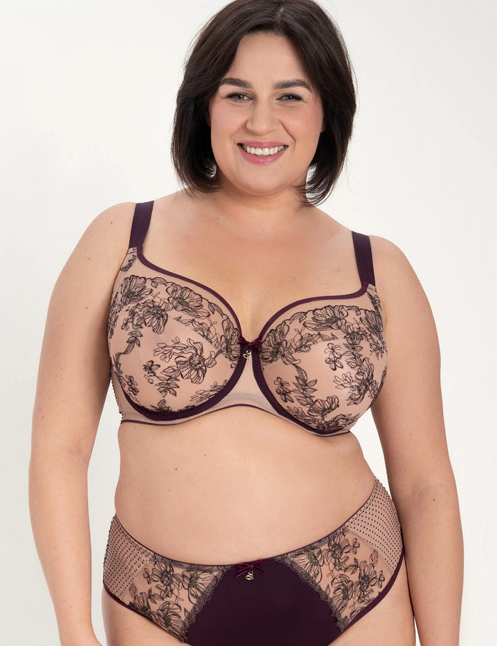 Silvia A910 Big Soft bh

Soft bh, big soft, zachte bh, zonder vulling, lichte bh, niet voorgevormde cups, beugel bh, niet gevulde bh, natuurlijk silhouet, zachte ondersteuning, comfortabele pasvorm, luxe lingerie, exclusieve lingerie, Europese merken, online soft bh kopen, kanten bh, grote cupmaten, Beata lingerie, uniek, stijlvol, tijdloos, paars
