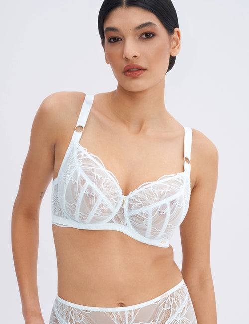 Soft blur mint M Soft bh

Soft bh, zachte bh, zonder vulling, lichte bh, niet voorgevormde cups, beugel bh, niet gevulde bh, natuurlijk silhouet, zachte ondersteuning, comfortabele pasvorm, luxe lingerie, exclusieve lingerie, Europese merken, online soft bh kopen, kanten bh, grote cupmaten, Beata lingerie, uniek, stijlvol, tijdloos, mint
