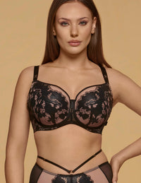 Winter K37 Semi-soft bh

Semi-soft bh, deels voorgevormde cups, online kopen, ondercup licht verstevigd, half verstevigd onderste deel, subtiele ondersteuning, beugel, modellerend effect , mix van comfort en ondersteuning, exclusieve lingerie, luxe lingerie, kanten bh, goede pasvorm, grote cupmaten, Beata lingerie, Europese merken, uniek, stijlvol, tijdloos, zwart
