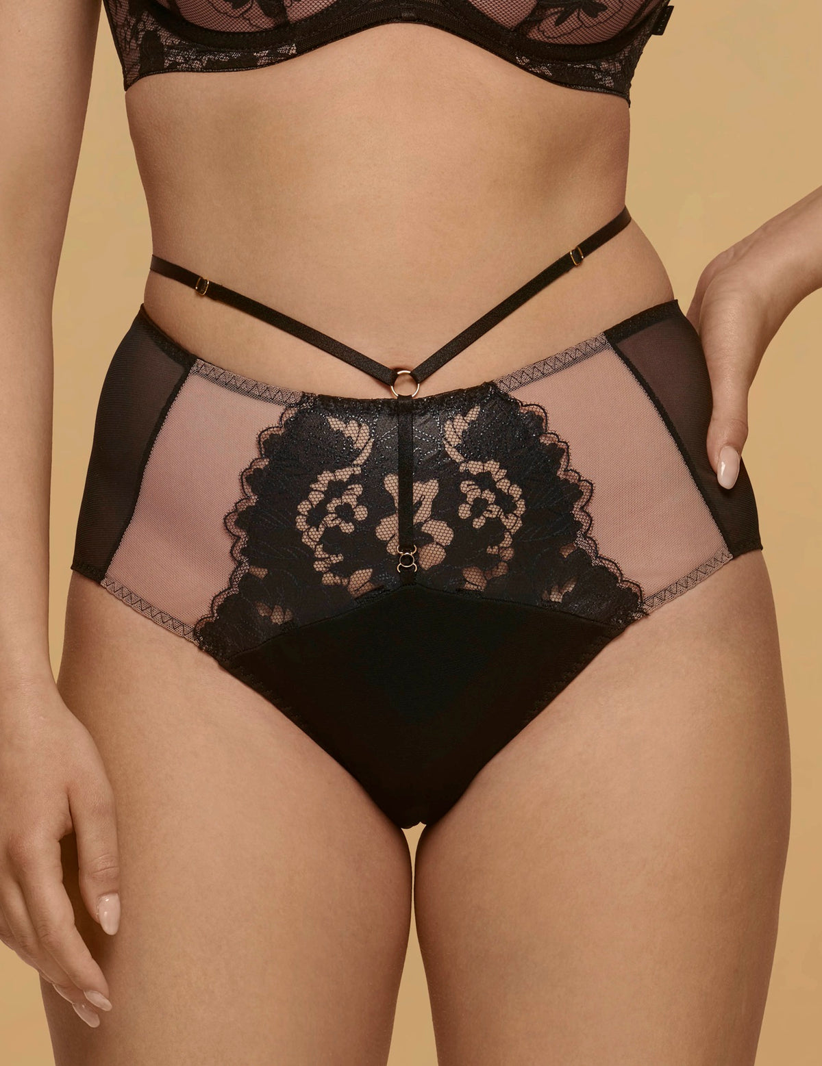 Winter Maxi slip

Hoge slip, hoge tailleslip, grote maten, corrigerende slip, dames slip, damesondergoed, fijne pasvorm, katoen kruisje, kant details, online kopen, vrouwelijke slip, Europese merken, elastische slip met luxe afwerking, zachte ondersteuning, elegante afwerking, Beata lingerie, luxe lingerie online, uniek, stijlvol, tijdloos, zwart
